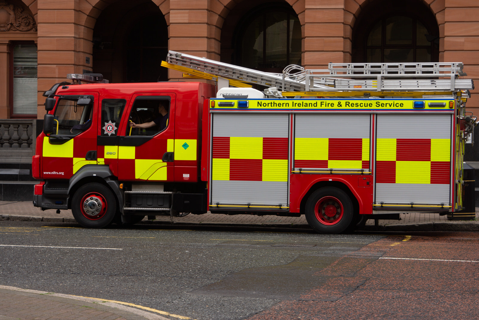 fire-brigade-on-call-out-belfast-may-2015